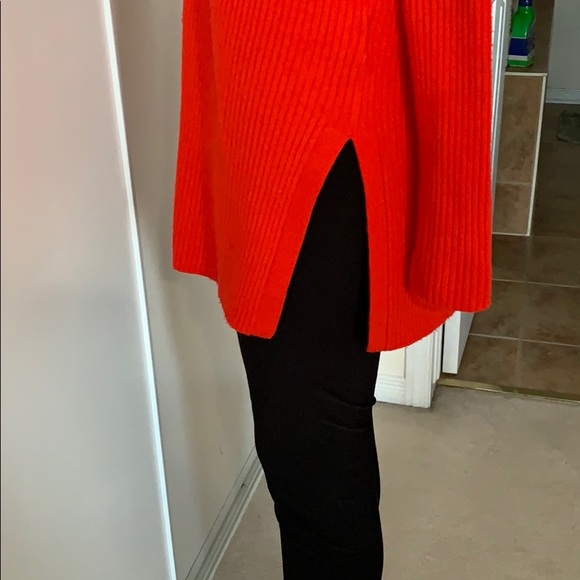 Anthropologie sweater with V neck - Picture 4 of 6